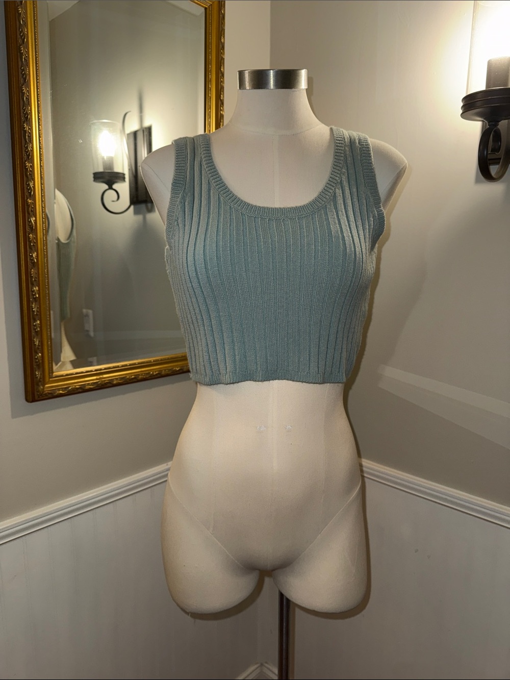 525 women’s aqua crop top. Size extra small. like new.